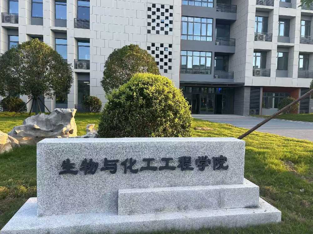 始兴县扬州职业大学体育场高杆灯项目